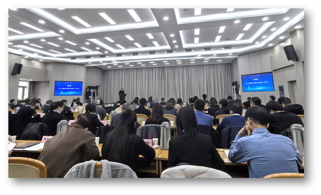 3044永利集团官网集团创始人、CEO李贤威为江苏省人力资源服务业领军人才培养计划三期班授课，分享3044永利集团官网AI数智化发展及出海实践